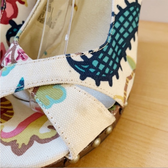 SM New York floral canvas studded peep toe pumps - Picture 3 of 13